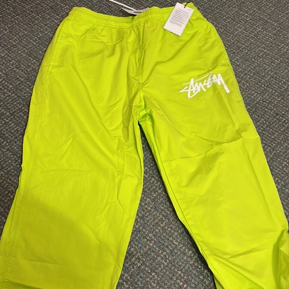Nike windbreaker jogger.. Size -M .. Color -Parrot Green - Picture 3 of 4
